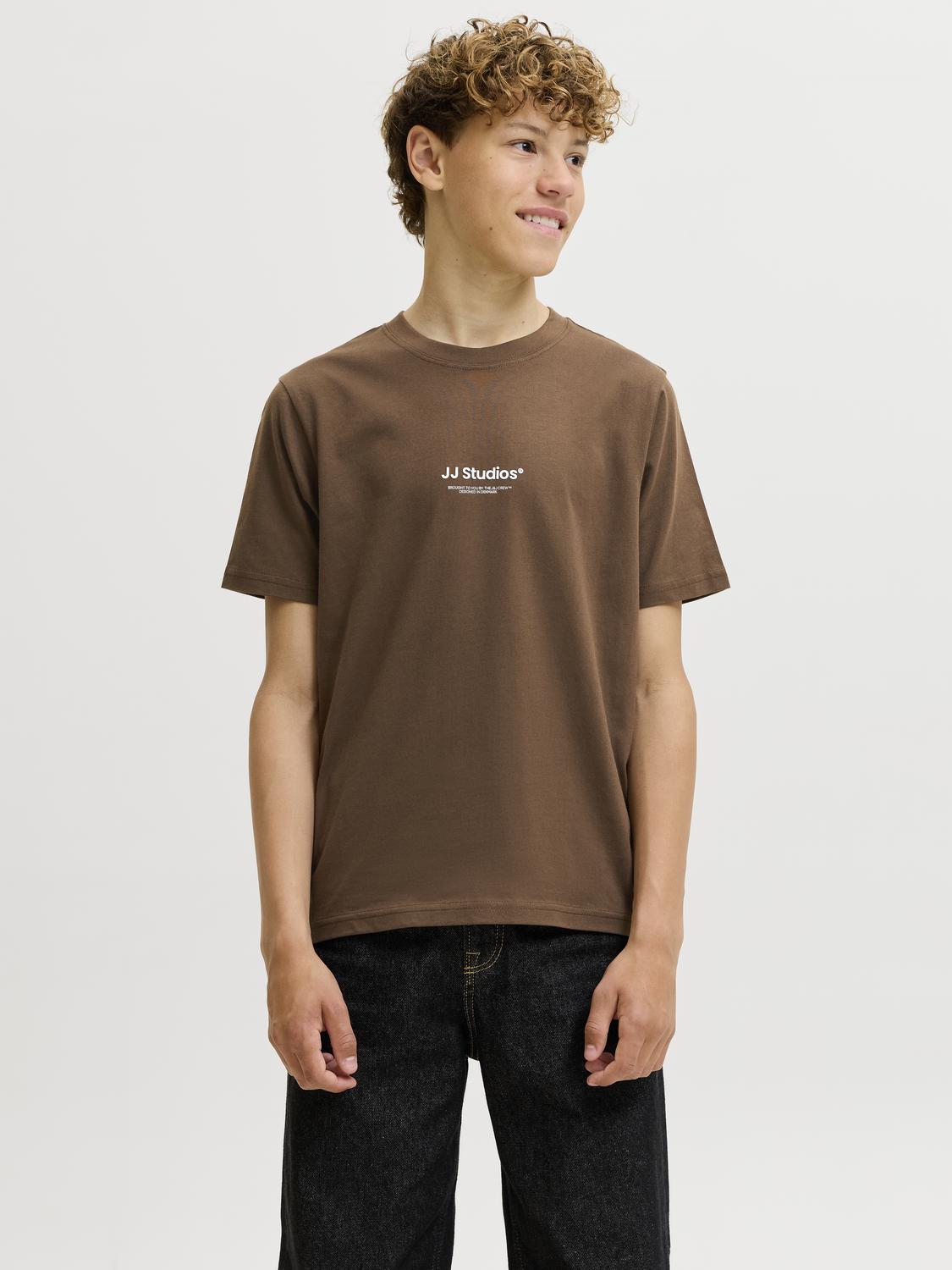 model_shot-front